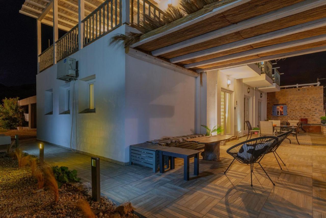 Uno Beachfront Suite Livadia  Exterior photo