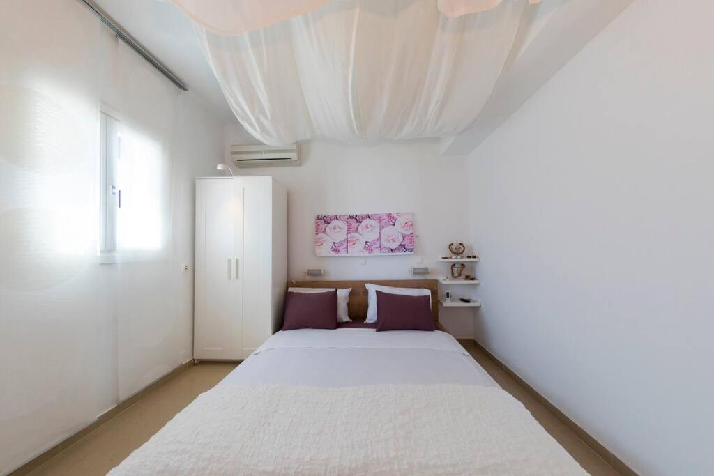 Uno Beachfront Suite Livadia  Exterior photo